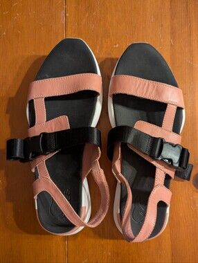 SOREL sandals size 10